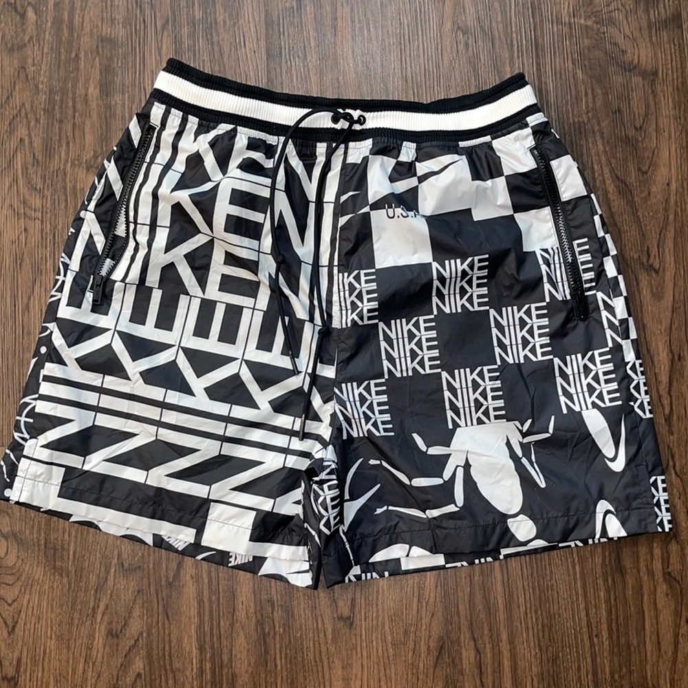 MENS NIKE SCORPION SHORTS SIZE LARGE